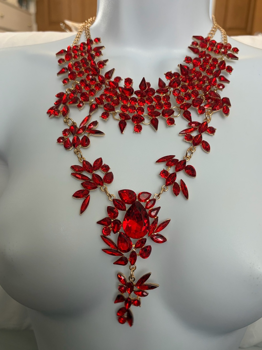 NWOT Aratta- Dramatic Red Crystal Bib Necklace with Gold-Tone Setting - Picture 2 of 16